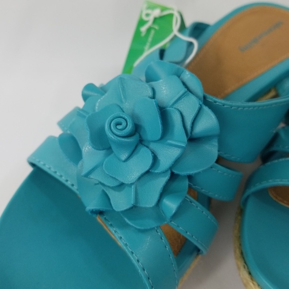 Sole Sense Ability Wedge Sandals Blue Floral NIB - Picture 3 of 7
